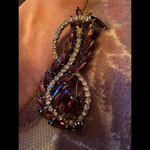 Gorgeous Vintage large navette rhinestone Leaf Brownish Purple brooch